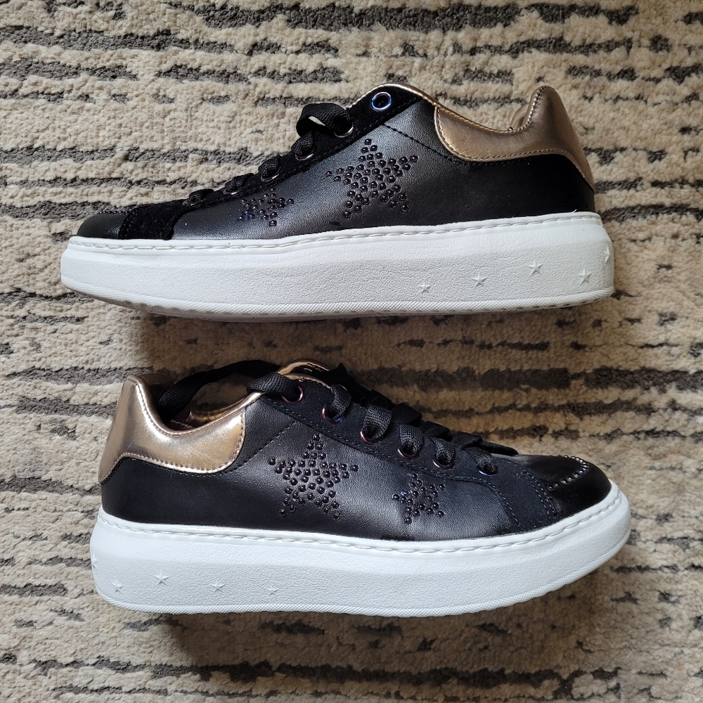 Skechers LA Womens Size 9